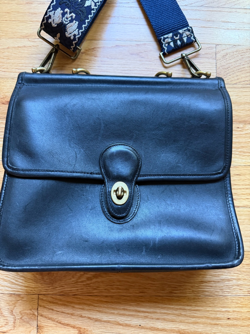 VINTAGE  Coach Black Leather Willis Crossbody Bag - Picture 2 of 10